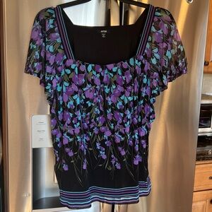 Apt 9 gently used women’s top 2X